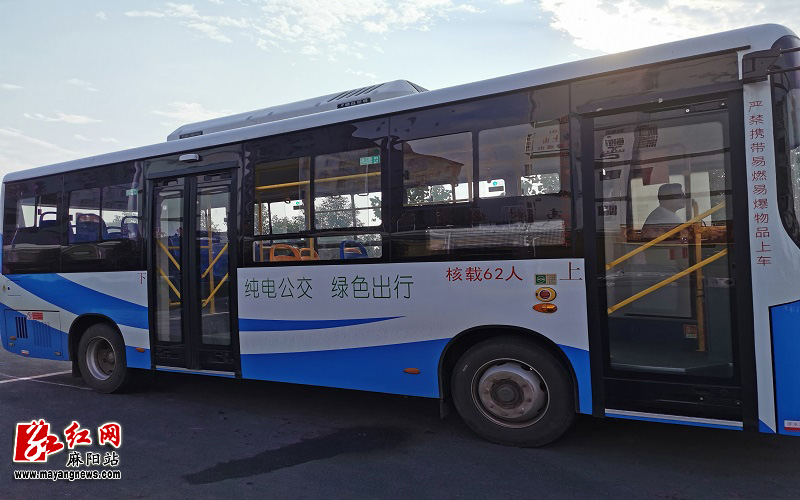 宇通新能2022世界杯押注源智慧公交车亮相杭州